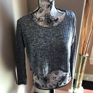 🌻3/$20🌻Long Sleeved Antistar marbled grey crop